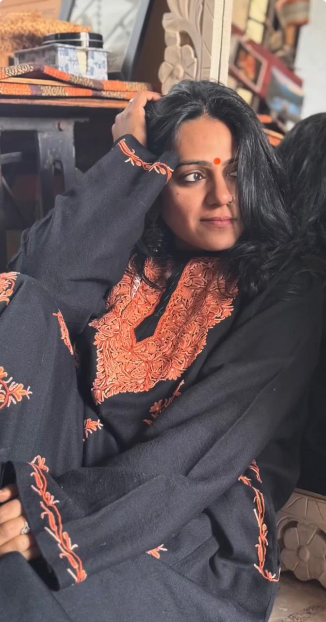 'Nisha' Black Aari Pheran